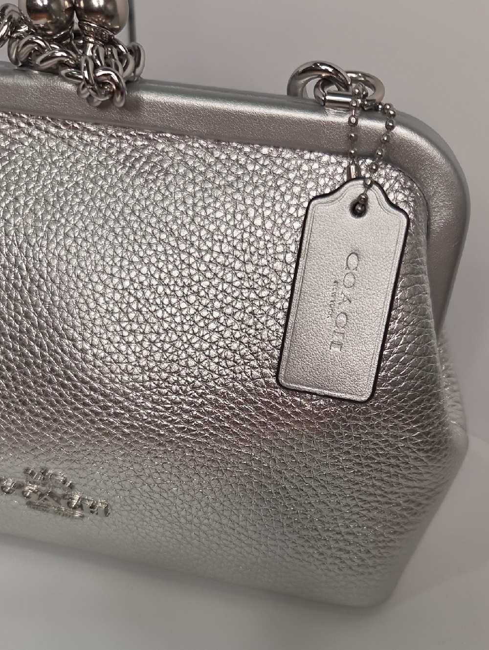 🩶▪️Coach▪️ ‼️Rare Sold Out‼️Metallic Nora  Silver Kisslock Wristlet Crossbody - Picture 6 of 11